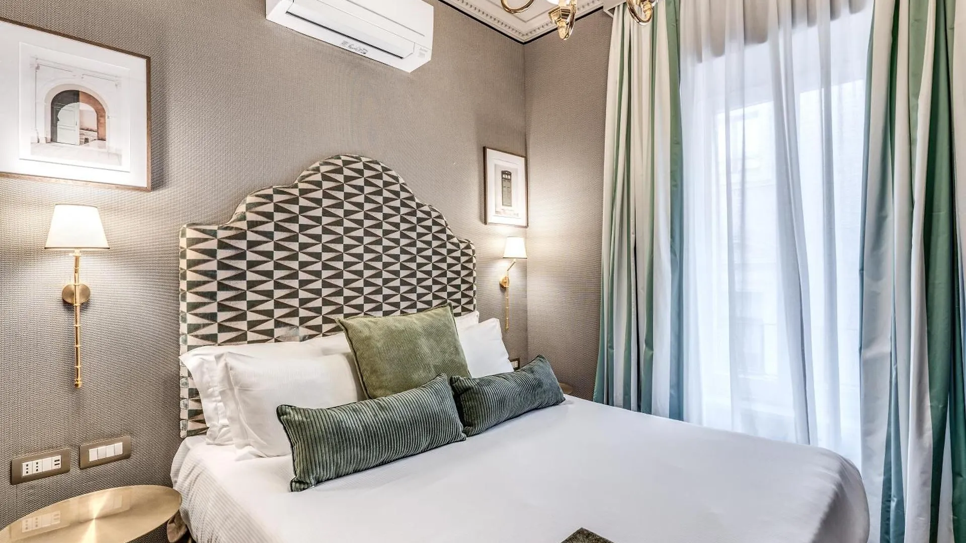 Antica Residenza Del Corso Otel Roma Konukevi