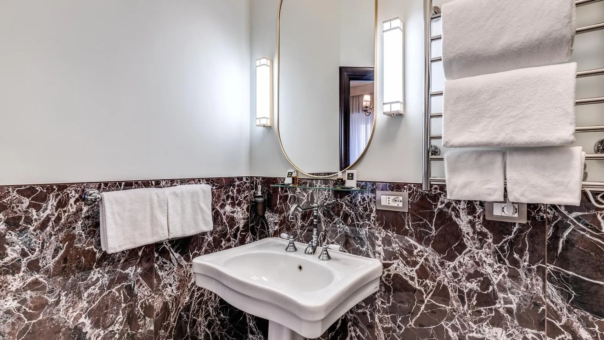Antica Residenza Del Corso Otel Roma Konukevi